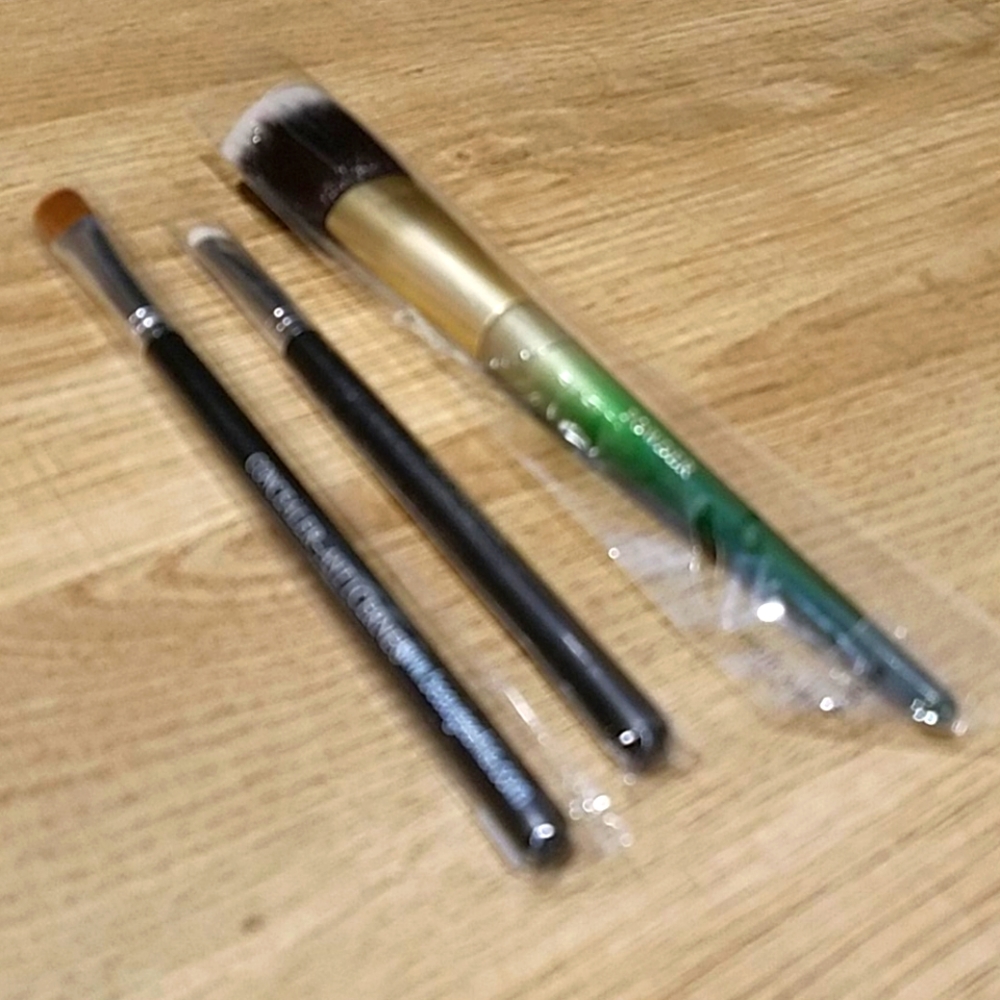 Brand New Beau Gâchis  Essential 3 brushes set